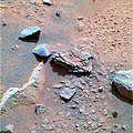 「勇氣號探測車」觀察到的火星咪咪岩。