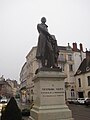 Statue de Nicéphore Niépce proche du musée.