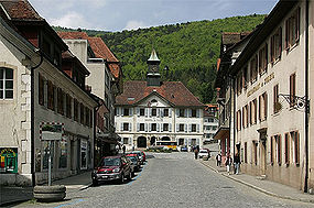 Malnova urbocentro de Moutier kun urbodomo