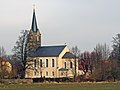 Kirche mit Kirchhof, Kirchhofsmauer mit Tor und vier Grabmale