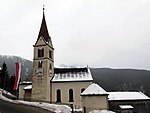 Pfarrkirche St. Martin mit Friedhofskapelle und Friedhof in Reinswald