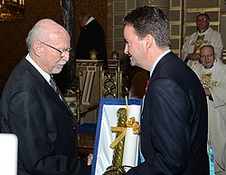 Romváry Ferenc átveszi a Tüke-díjat Habsburg Györgytől (2013)