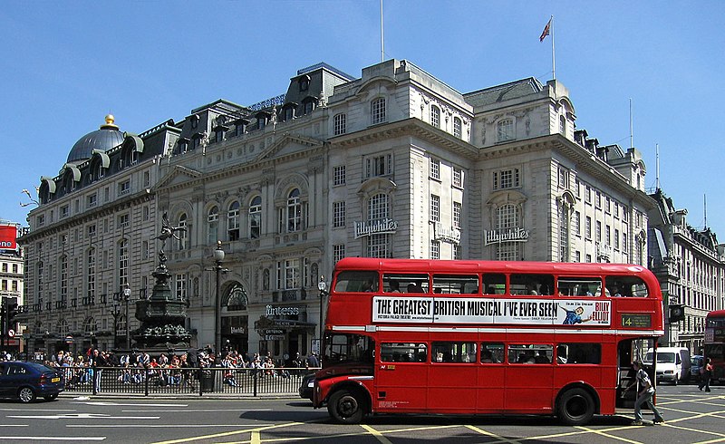 Súbor:Routemaster Bus, Piccadilly Circus.jpg