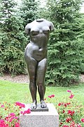 Torso de Otoño, bronce de 1911 de Aristide Maillol en el Frederik Meijer Gardens and Sculpture Park.