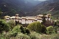 Vista del Trongsa Dzong desde una elevación