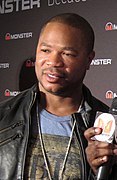 Xzibit jwe kòm Leslie Shyne Johnson.