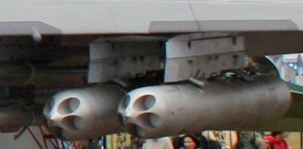 Пара блоков Б-13Л с пятью НАР С-13 в каждом на подкрыльевых пилонах Су-30МК.
