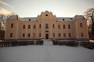 Палац архієпископів, фасад (парадний двір) у стилі сецесія