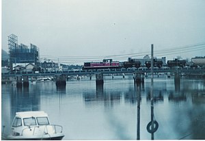 大洲口橋梁（南段原 - 大須口）を渡る上り貨物列車（1986年8月）