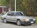 Facelift-mallin neliovinen Saab 900.