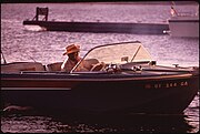 Een speedboot op Lake Powell, 1972