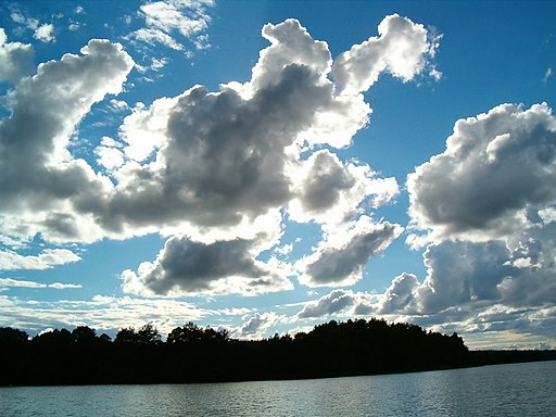 Brosen clouds lake1