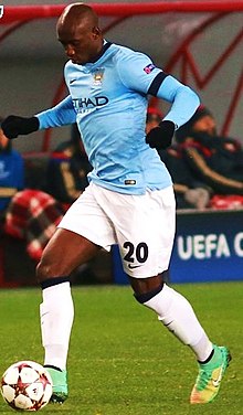 Mangala jugant amb el Manchester City el 2014