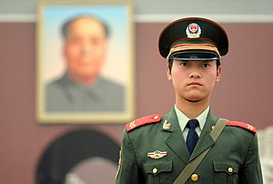 Китайский солдат (Шандэнбин) на Площади Тяньаньмэнь