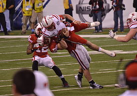 Chris Borland tackles Taylor Martinez.jpg