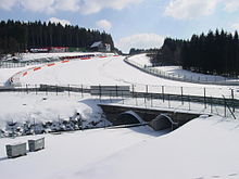 Славнозвісний поворот Eau Rouge на трасі Спа-Франкоршам взимку.