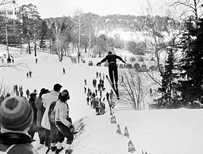 Ungdomstävling i Enskedes lilla hoppbacke 1960