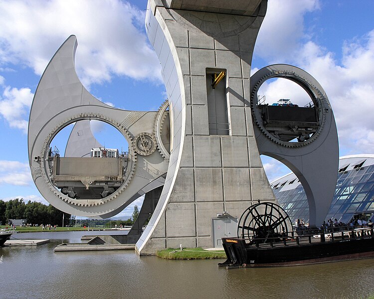 [Image: 750px-Falkirk_Wheel_Moving_2.jpg]