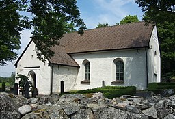 Fröslunda kyrka med kyrkogård