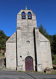 L'église avec son chocher-mur comportant deux cloches.