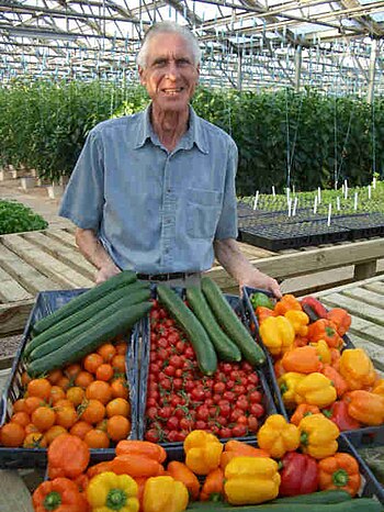 English: The hydroponic garden of Howard M. Resh.