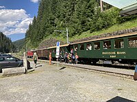 Historischer Zug im Bahnhof Davos Glaris im Juli 2023