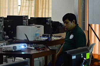 Jojit before his presentation at the 10th Bikol Wikipedia Anniversary ADNU