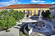 Lo Chafariz das Janelas Verdes, edificato nel 1755 su progetto di Reinaldo Manuel dos Santos. La struttura si trova in Largo Dr. José de Figueiredo, antistante l'ingresso del Museo nazionale d'arte antica.