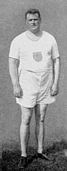 Matt McGrath (hier im Jahr 1912), Sieger von 1912, kam hier auf den fünften Platz