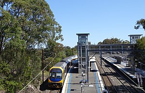 ベローラ駅に停車するセントラル・コースト＆ニューカッスル・ラインの電車。