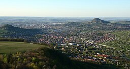 Pfullingen fram, Reutlingen på baksidan, Georgenberg till vänster, Achalm till höger.