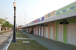 De hoofdstraat Av. Diamantino Augusto de Macedo in Plácido de Castro