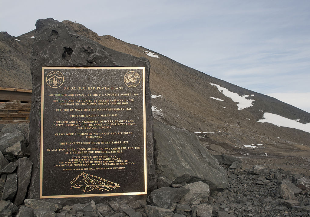 1024px-Plaque_Commemorating_the_PM-3A_Nuclear_Power_Plant_at_McMurdo_Station.jpg