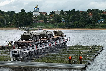 Сооружение наплавного моста НЖМ-56 через реку Волгу силами 38-й ождбр. 24 августа 2017 года