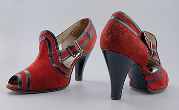 Red suede shoes with dark blue leather trims, c. 1938–1940.