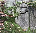 Abbauspuren von Keiltaschen im Basaltlava-Abbaubereich im Römersteinbruch Hohe Buche bei Andernach