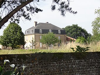 Château associé aux deux premiers pigeonniers.