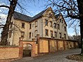 Schloss, Gutsgarten und Einfriedungsmauer eines ehemaligen Rittergutes