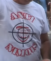 Camiseta con mensaje hostil hacia el Nîmes Olympique por un aficionado del Montpellier.