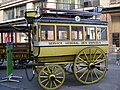 リペール以前のトゥールーズの乗合馬車。1855年のパリの車両の模倣。屋上席へは梯子で上る。