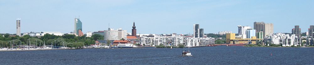 Panorama de Västerås dende'l llagu Mälaren