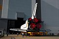 Endeavour transporteres til klargøring i Vehicle Assembly Building(VAB), på Kennedy Space Center.