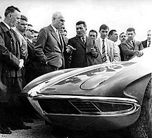 Ferruccio Lamborghini discussing the newly-introduced 350 GTV with journalist Giovanni Canestrini