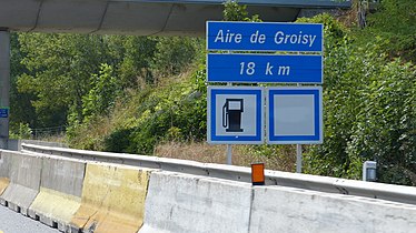 CE15a Aire de Groisy à 18 km avec poste de carburant, sur l'autoroute A410, Haute-Savoie.