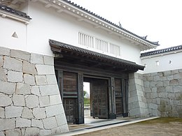 Odrestaurowana brama Hon-maru