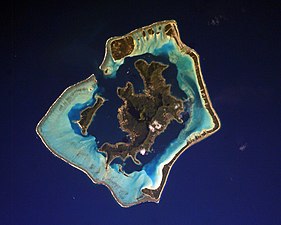 It atol Bora Bora yn Frânsk-Polyneezje, omjûn troch in barriêrerif en in lagune