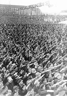 A mass "Sieg Heil" during a rally in the Tempelhof-Schoneberg district of Berlin in 1935 Bundesarchiv Bild 102-04481B, Berlin, Maifeier auf dem Tempelhofer Feld.jpg