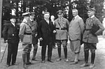 Teilnehmer einer Kundgebung für das Volksbegehren am 1. September 1929 am Hermannsdenkmal. In der Mitte Alfred Hugenberg