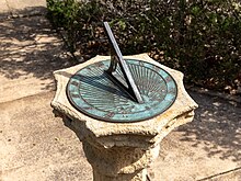 Horizontal sundial in Canberra Canberra (AU), Albert Hall, Sundial -- 2019 -- 1740.jpg