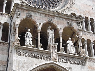 Sculptures de la façade.